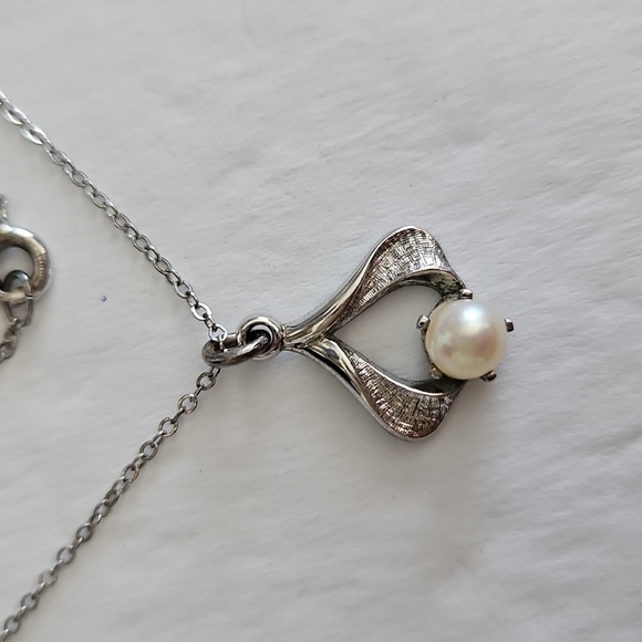 STERLING LEMODE Silver & Pearl Pendant on 15"L Necklace - Picture 2 of 7